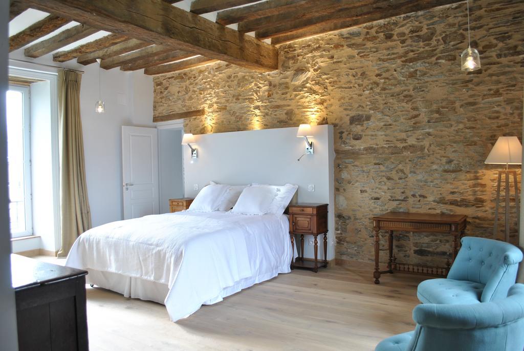 Le Manoir De La Vieille Douve Bed & Breakfast Bourg-d'Ire ห้อง รูปภาพ