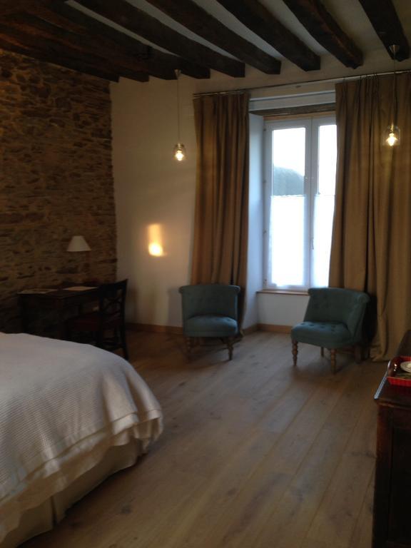 Le Manoir De La Vieille Douve Bed & Breakfast Bourg-d'Ire ห้อง รูปภาพ