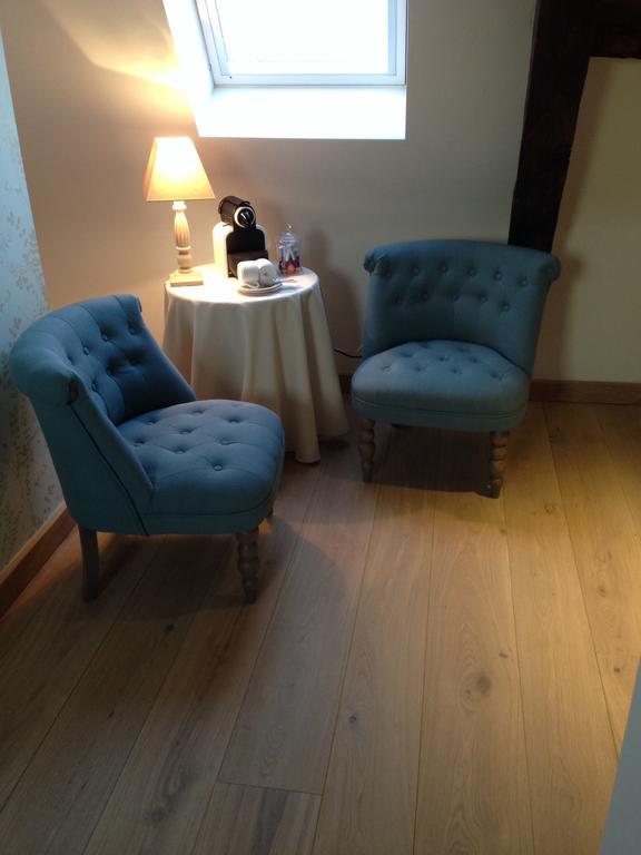 Le Manoir De La Vieille Douve Bed & Breakfast Bourg-d'Ire ห้อง รูปภาพ