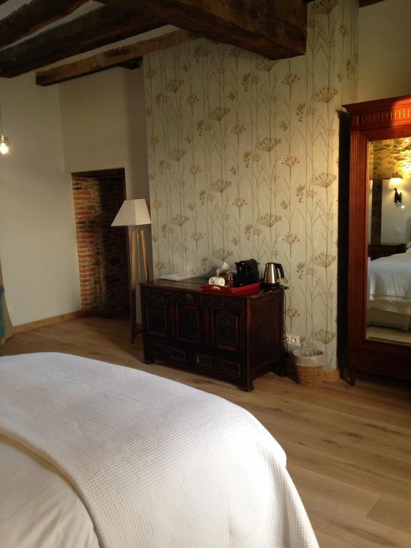 Le Manoir De La Vieille Douve Bed & Breakfast Bourg-d'Ire ห้อง รูปภาพ