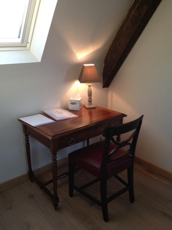 Le Manoir De La Vieille Douve Bed & Breakfast Bourg-d'Ire ห้อง รูปภาพ