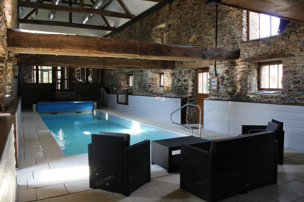 Le Manoir De La Vieille Douve Bed & Breakfast Bourg-d'Ire ภายนอก รูปภาพ