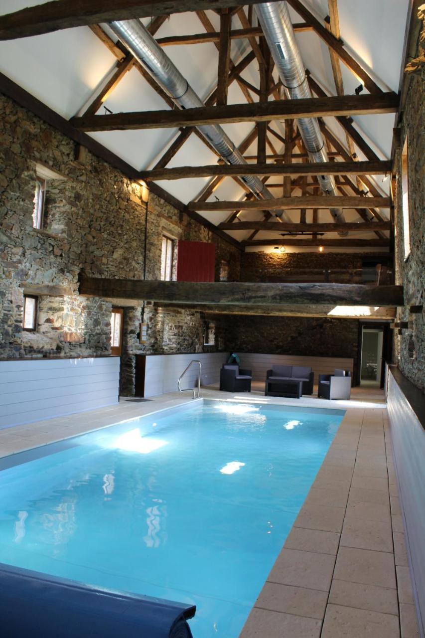 Le Manoir De La Vieille Douve Bed & Breakfast Bourg-d'Ire ภายนอก รูปภาพ